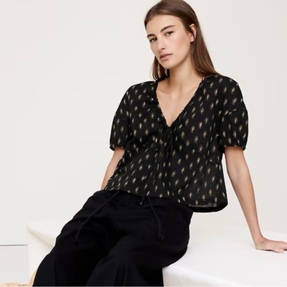 Black Puff-Sleeve V-Neck Printed Blouse
